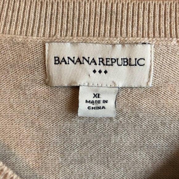 Banana Republic V-Neck Argyle Sweater Tan. - Picture 2 of 5